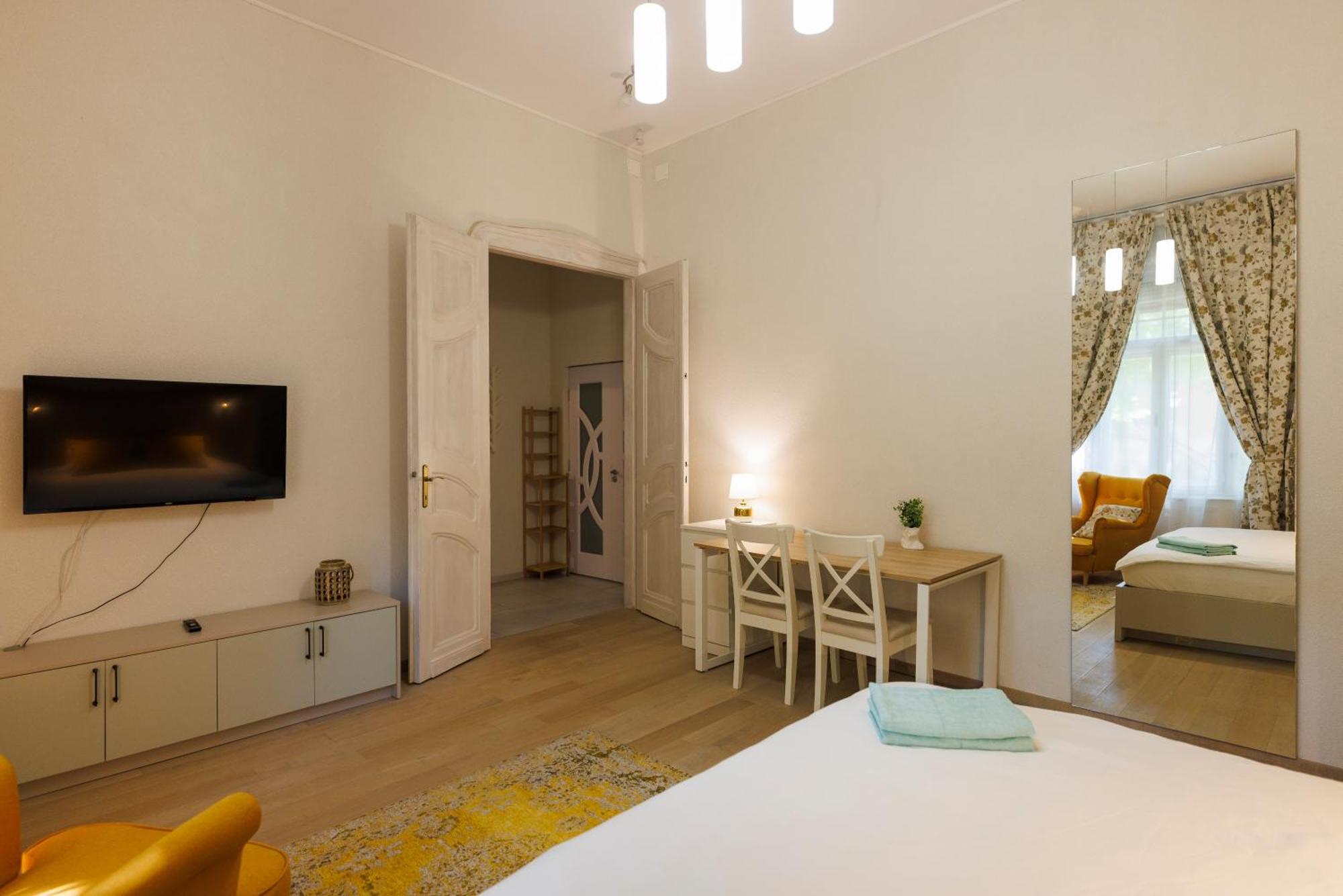 טימישוארה Victoriei Square Apartment מראה חיצוני תמונה